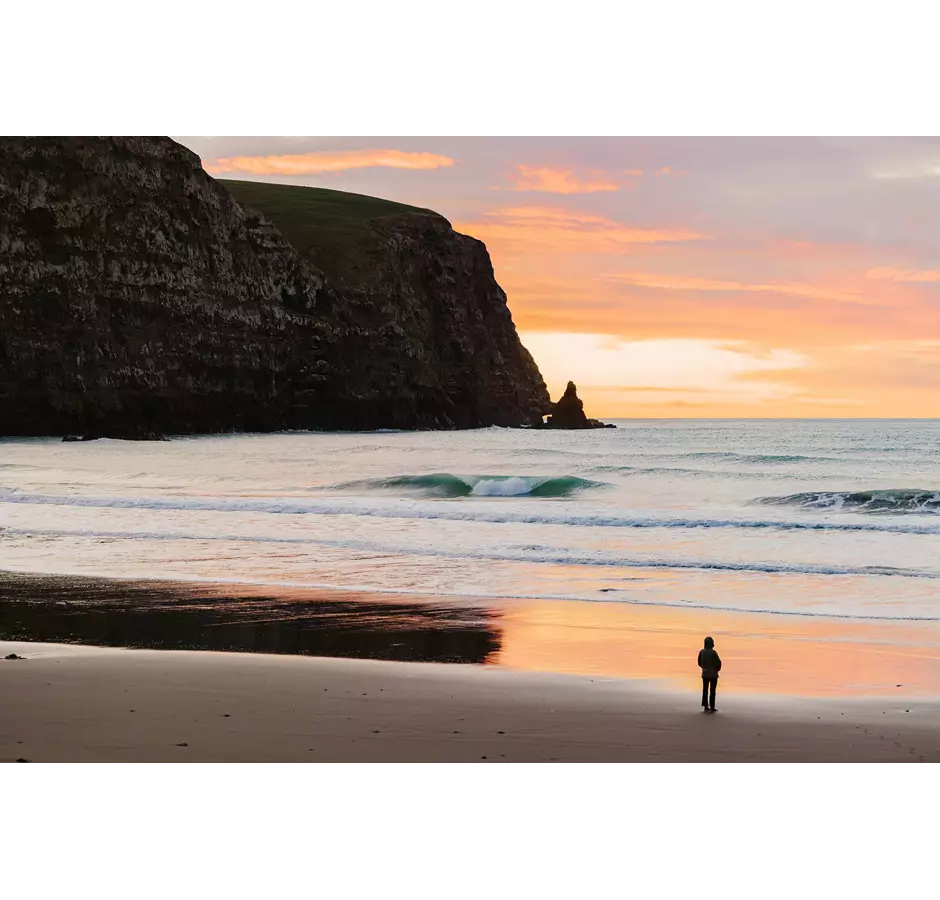 Hickory Bay - Cold Water Surf Resort, person checking out surf.