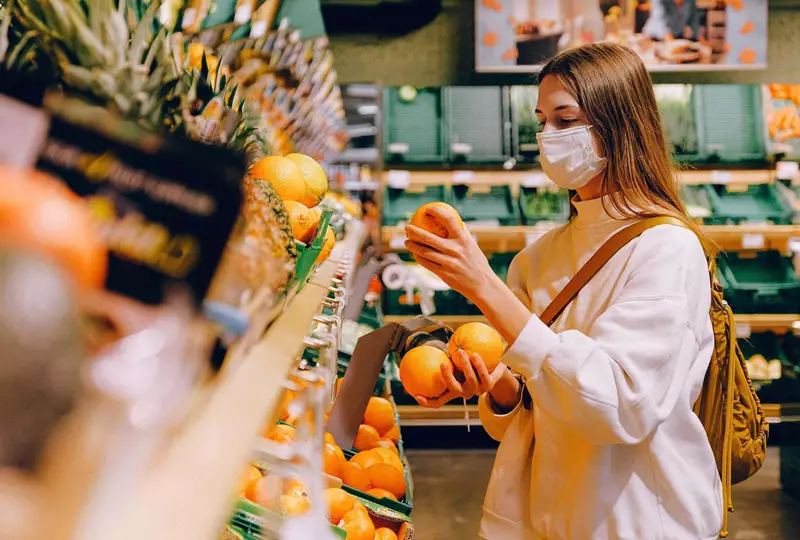 EYPFYP Woman Wearing Mask In Supermarket
